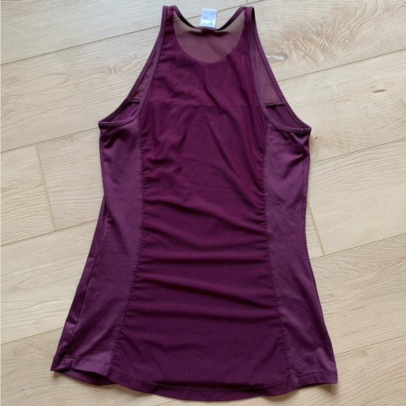Active wear tank top - Picture 2 of 10